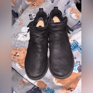 BZEES Womens Gusto Ankle Booties 7 Wide Black Fabric Tassel
Excellent Condition